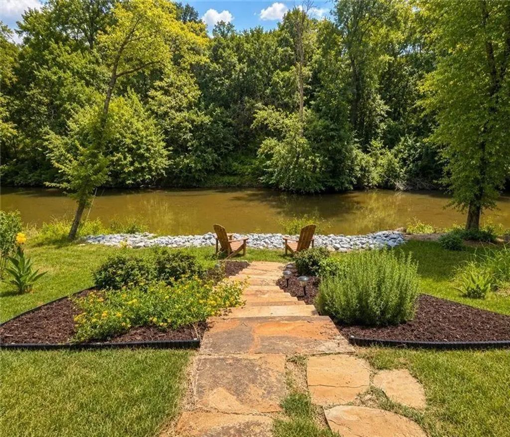 105 Chase Lane, Forsyth