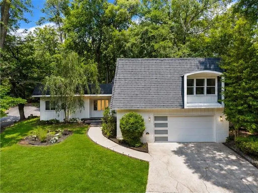 700 Cedar Knoll Drive, Roswell