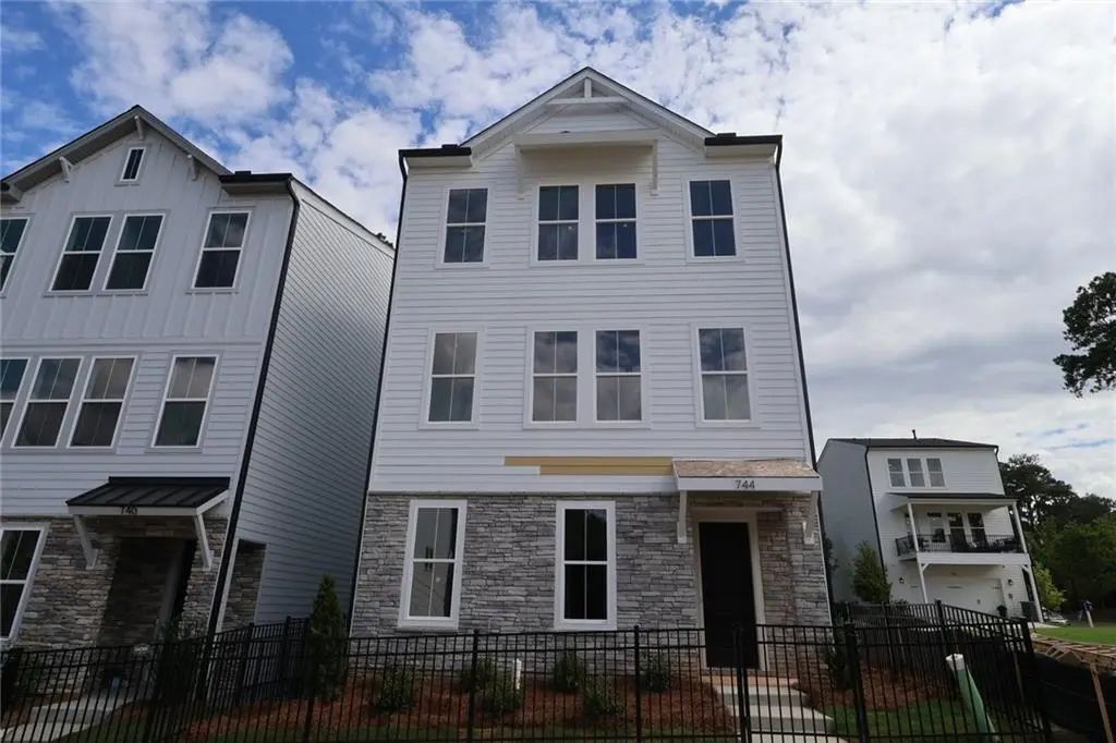 744 Auguste Avenue, Scottdale