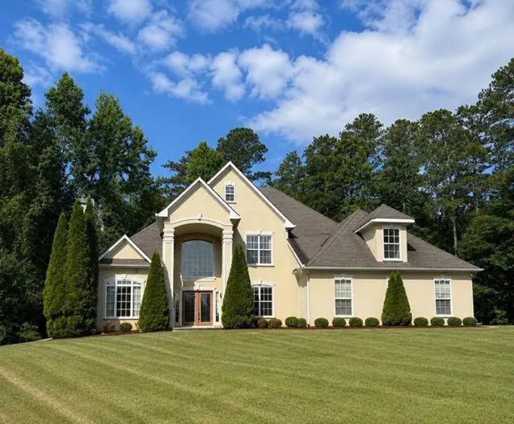235 Allenwood Road, Fayetteville