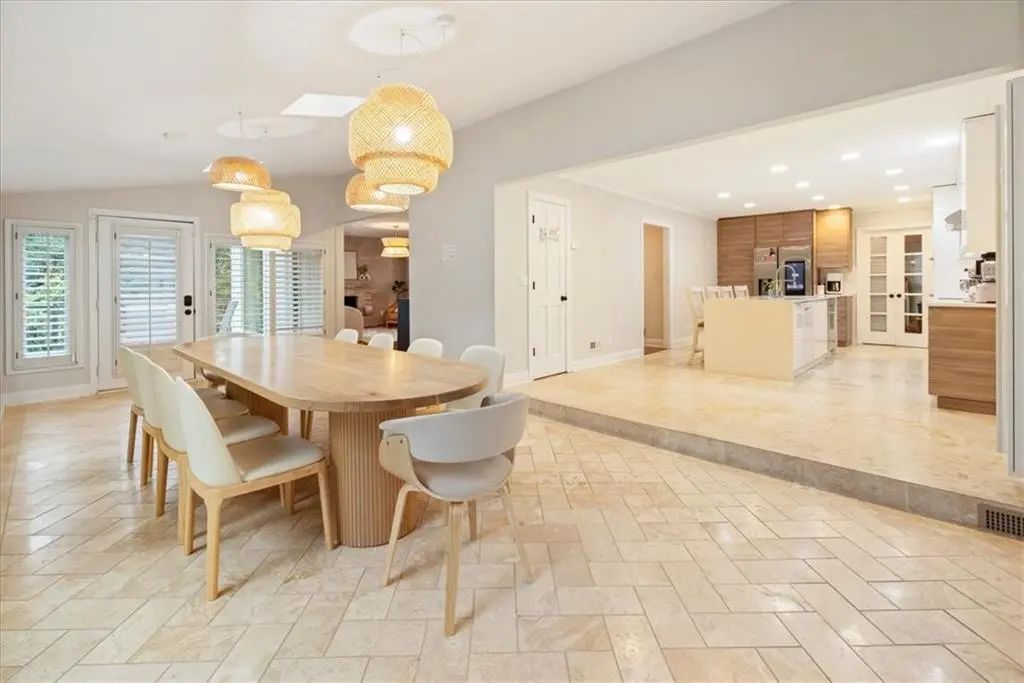 425 Red Jacket Way, Alpharetta