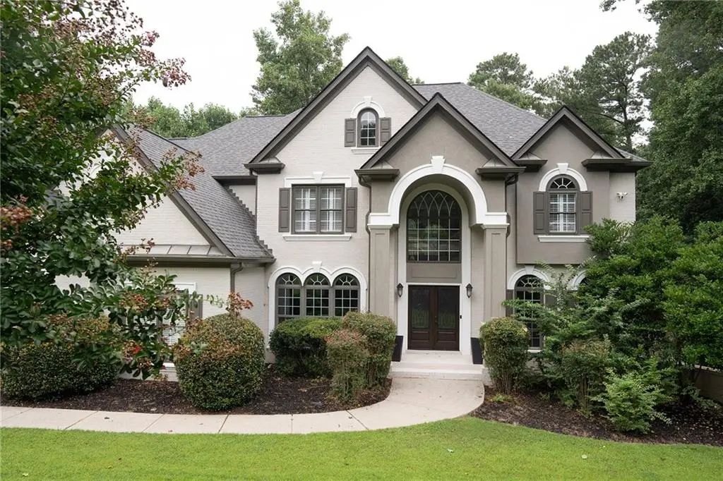715 Fawn Ridge Court, Roswell