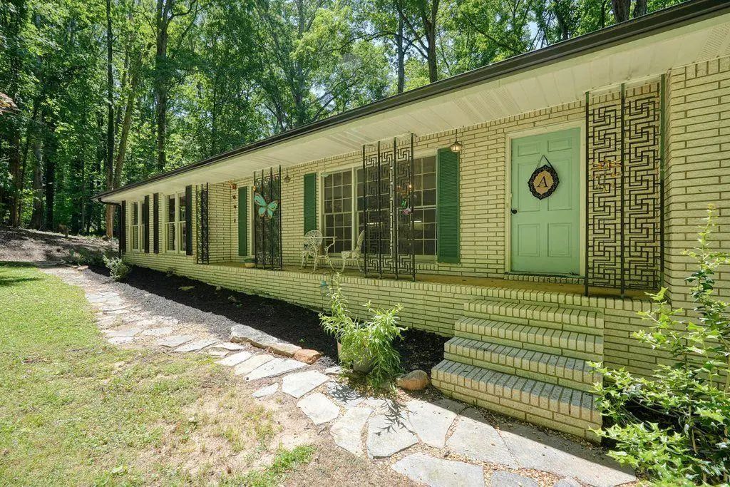 285 Hembredge Drive, Canton