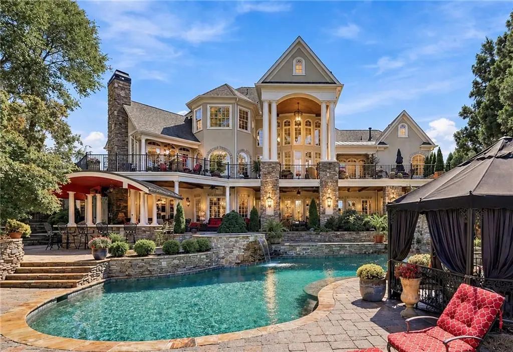 121 Cedar Woods Trail, Canton