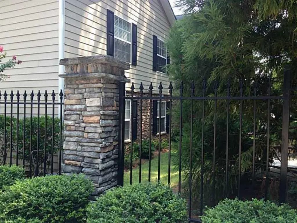 201 Brighton Point, Sandy Springs