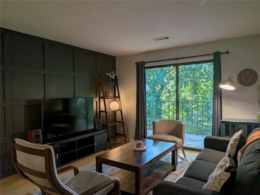 Unit 204 - 2657 Lenox Road Ne, Atlanta