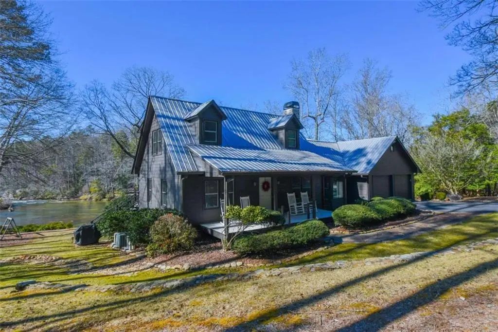 1207 Old River Road, Cornelia
