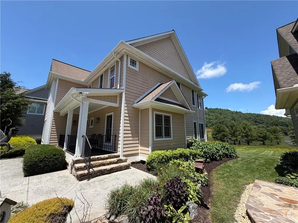 2261 Eastgate Drive E, Hiawassee