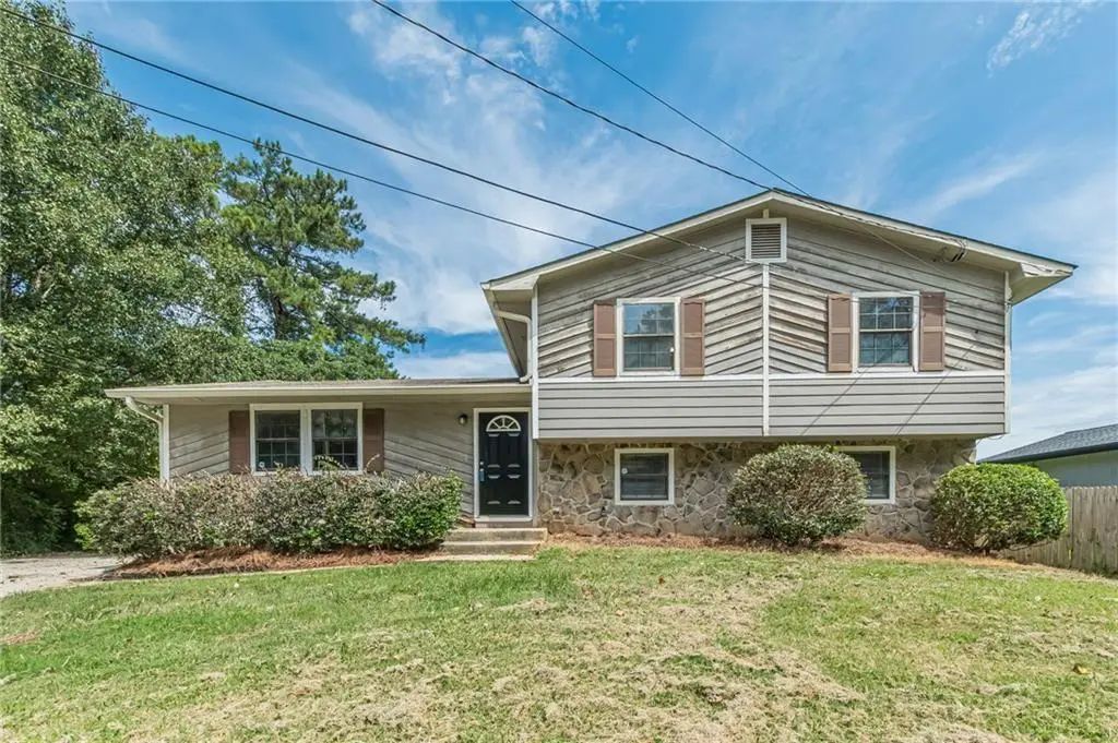 6077 Cherokee Valley Lane, Lithonia