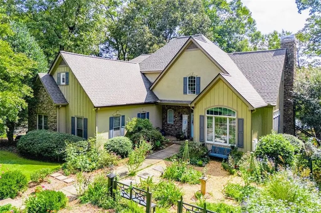 308 Laurel Lakes Drive, Carrollton