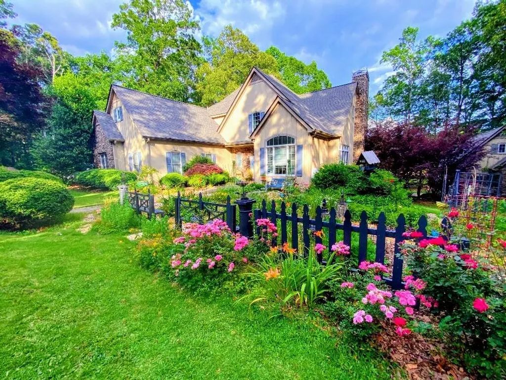 308 Laurel Lakes Drive, Carrollton