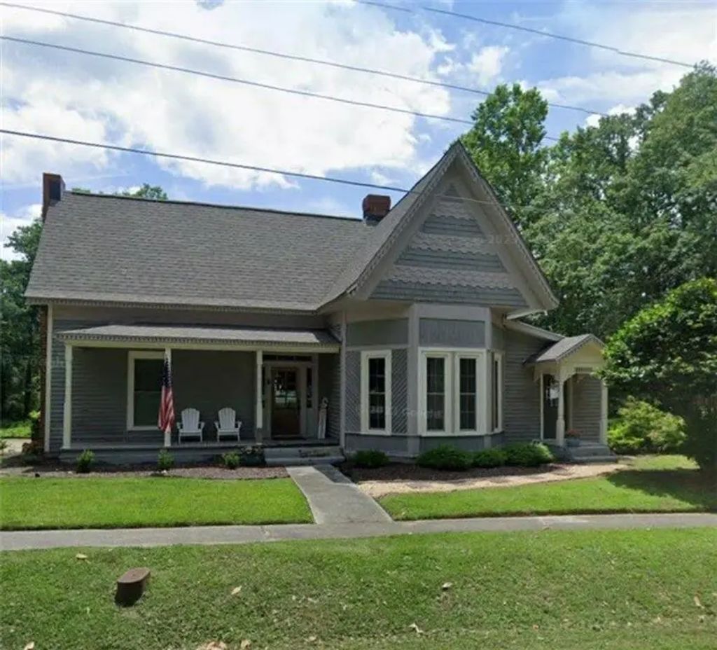 151 S Jackson Street, Hartwell