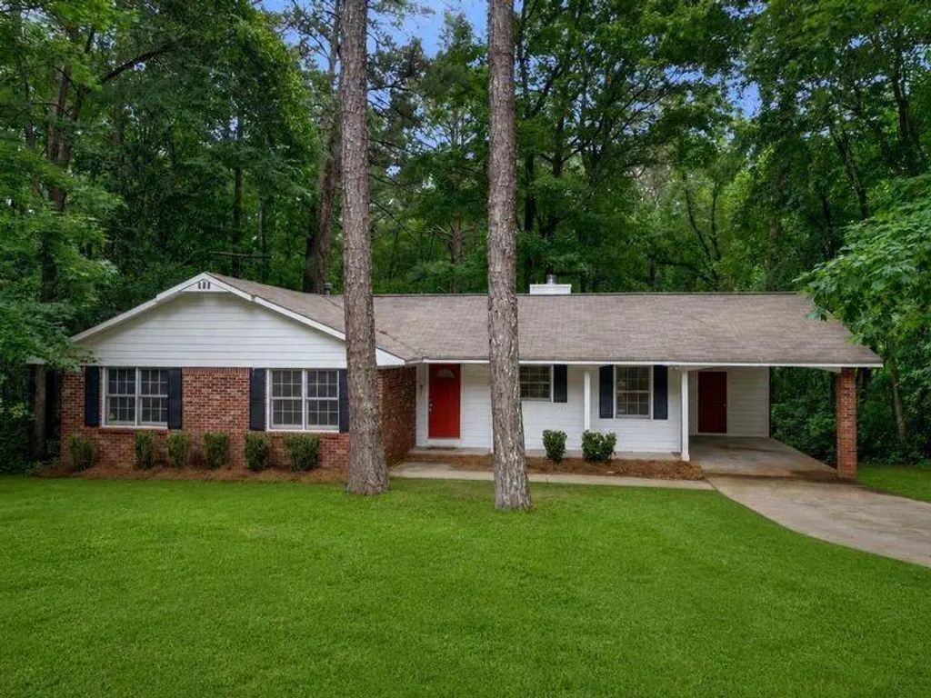 260 Pinehurst Drive, Stockbridge