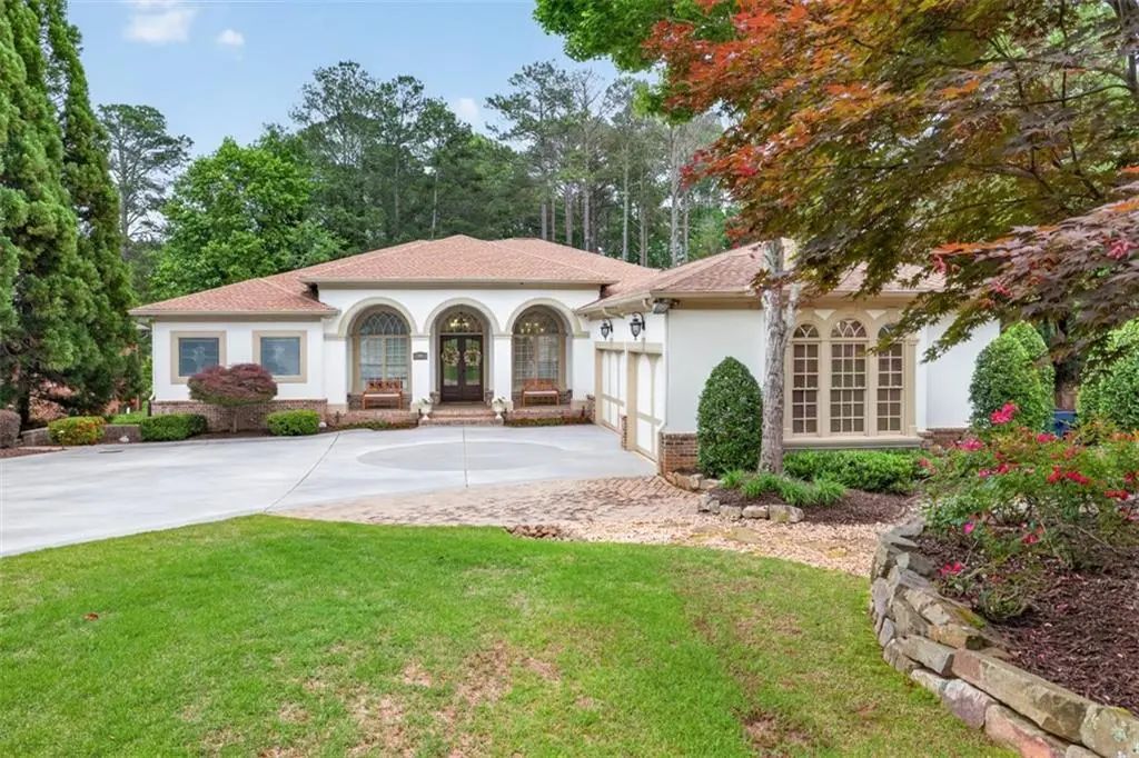 6010 Robbs Drive, Cumming