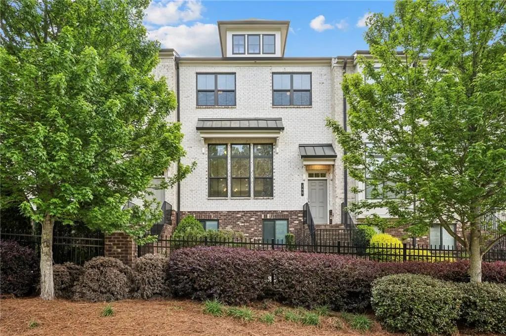 140 Fair View Circle, Roswell