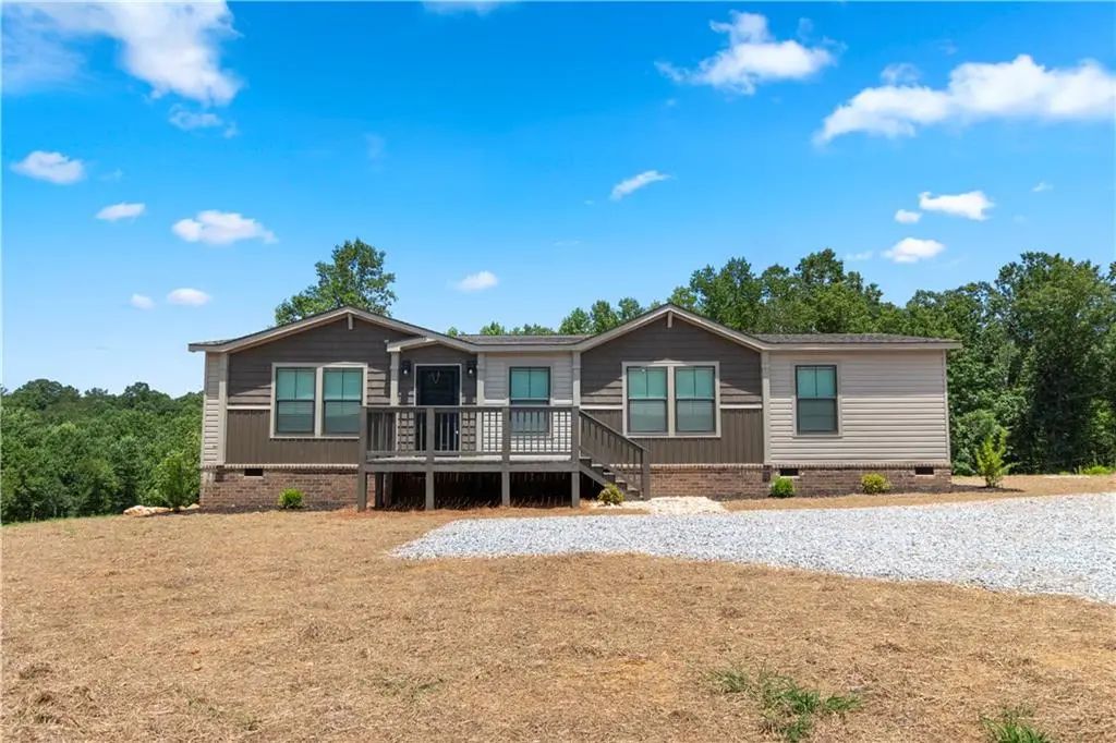 654 Robertson Loop Road, Clarkesville