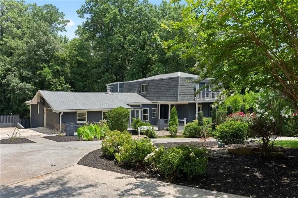 212 Kings Row, Marietta