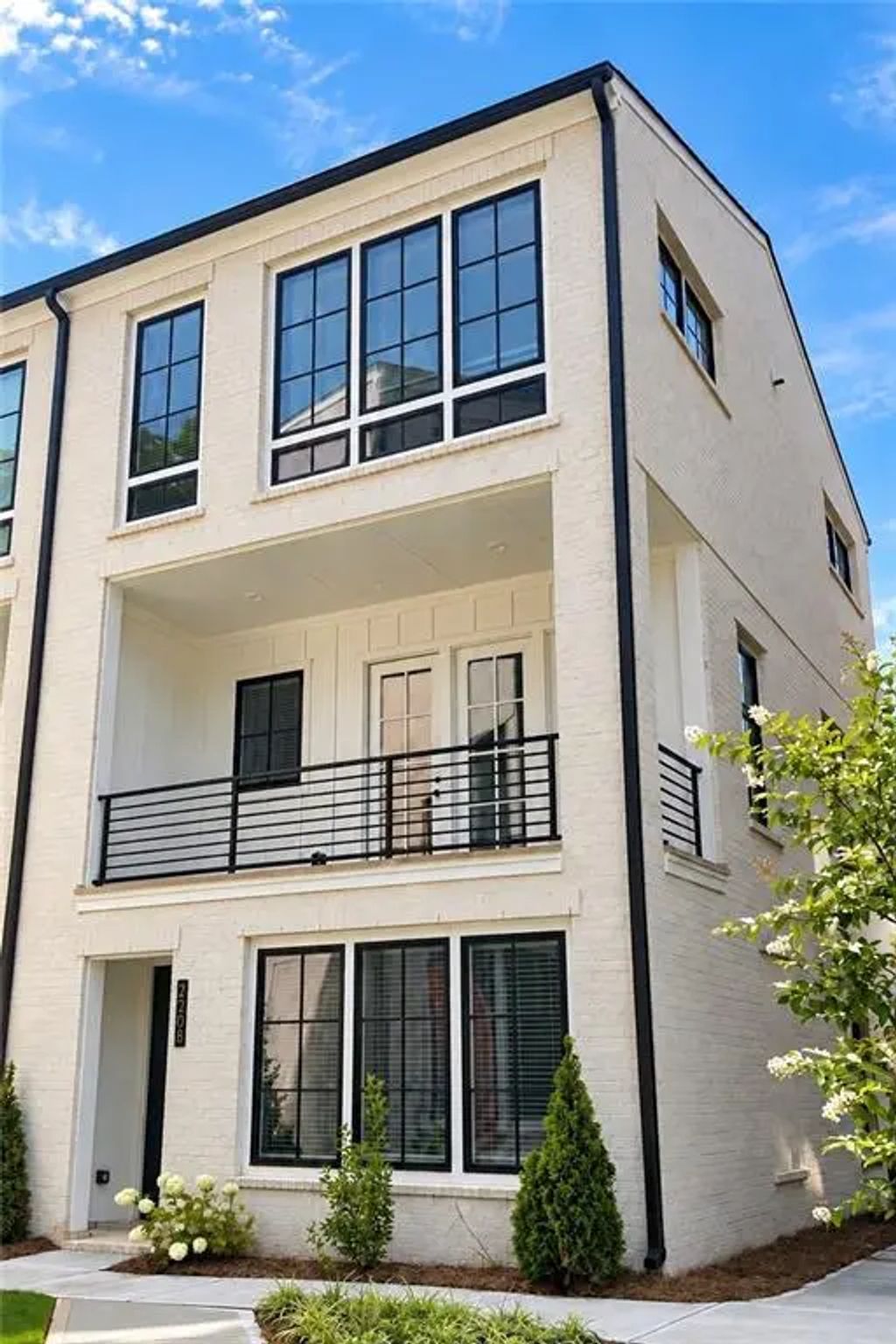 Unit 17 - 2628 Mackintosh Court, Brookhaven