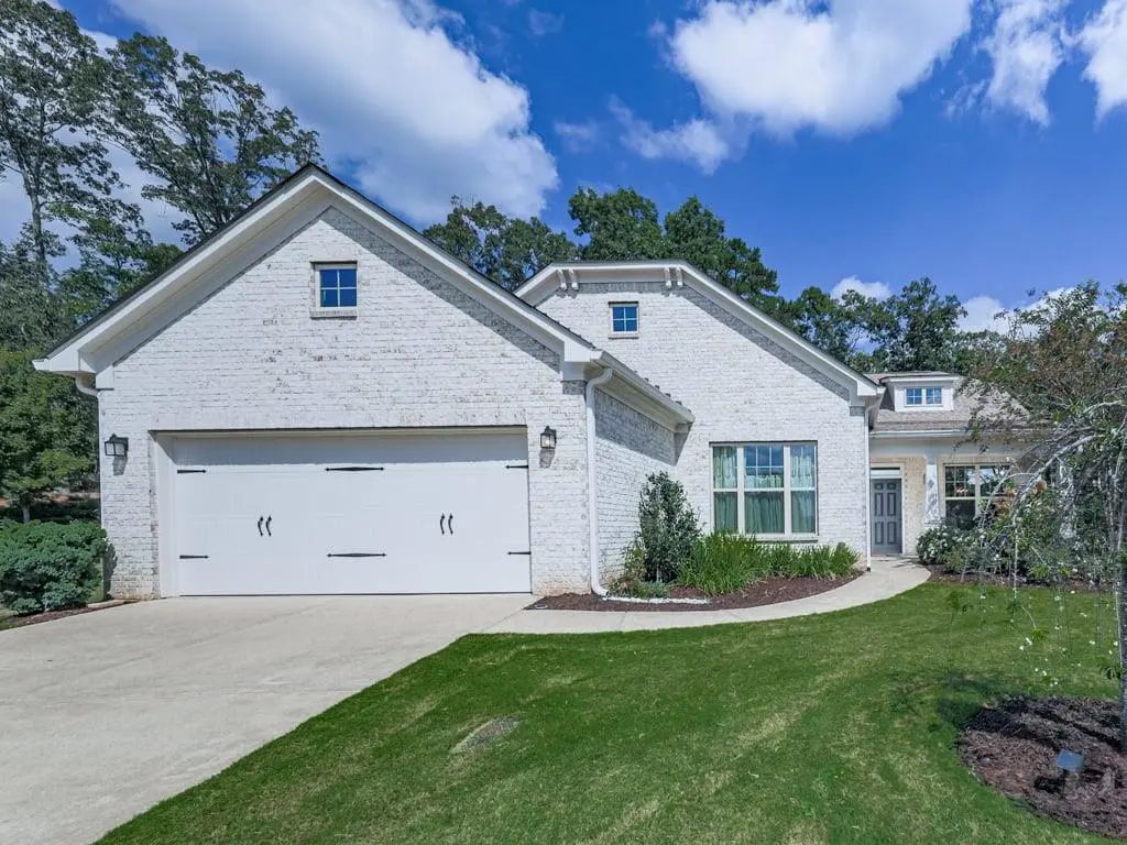 340 Pepperwood Way, Canton