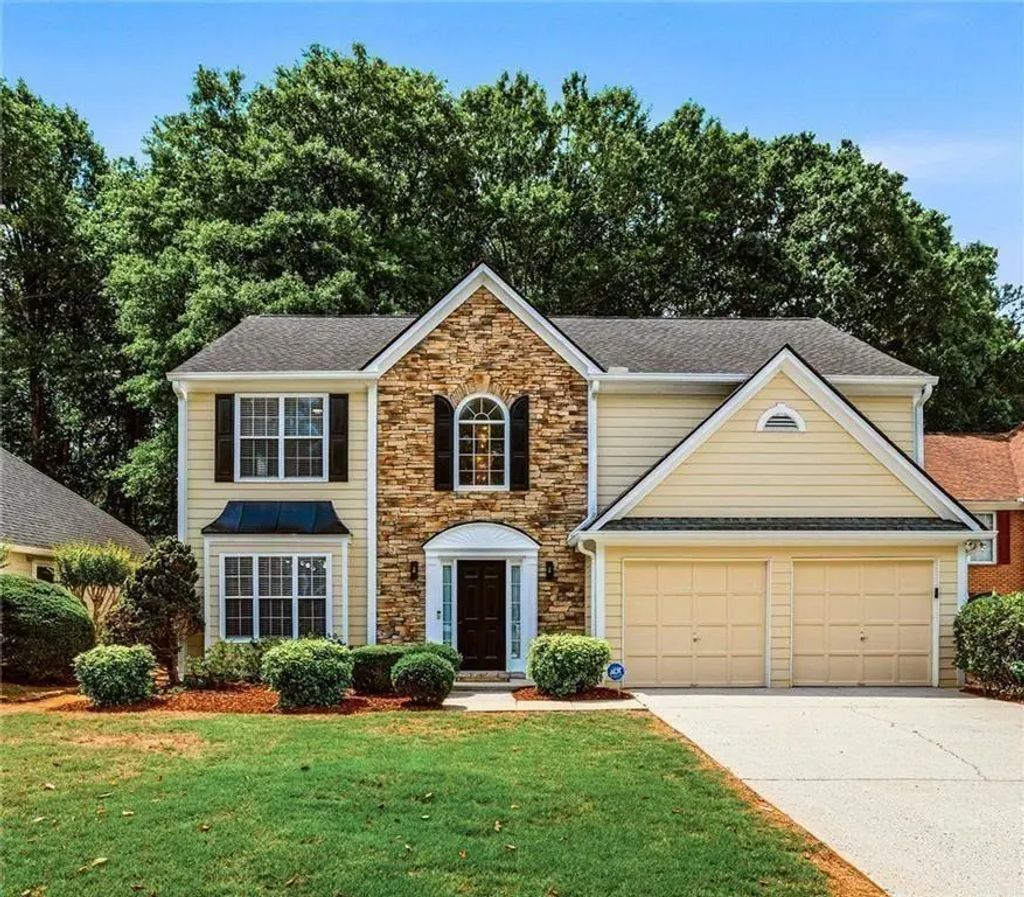 1075 Hidden Pond Lane, Roswell
