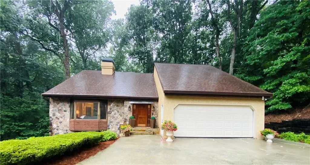 365 Crosstree Lane, Sandy Springs