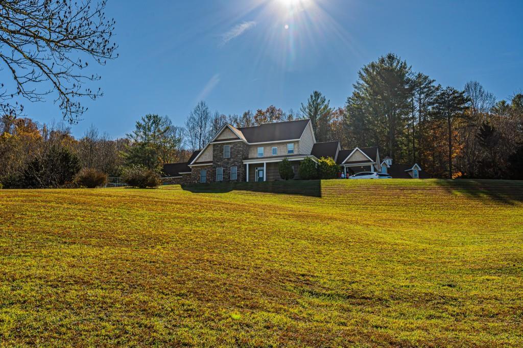 718 Hidden Lake Road, Blairsville