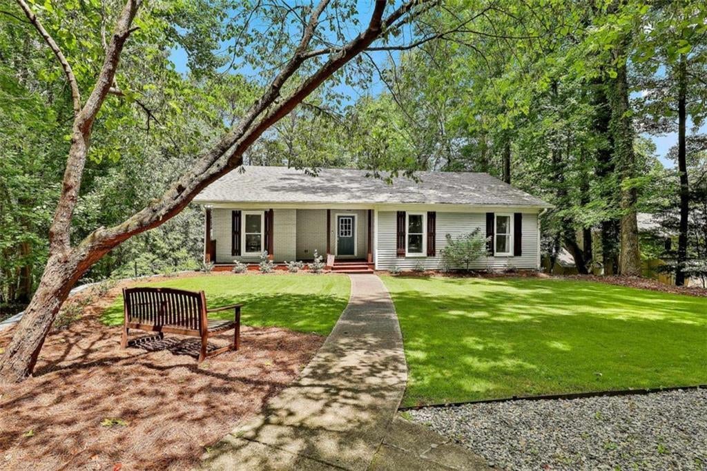 183 Indian Bend Drive, LaGrange