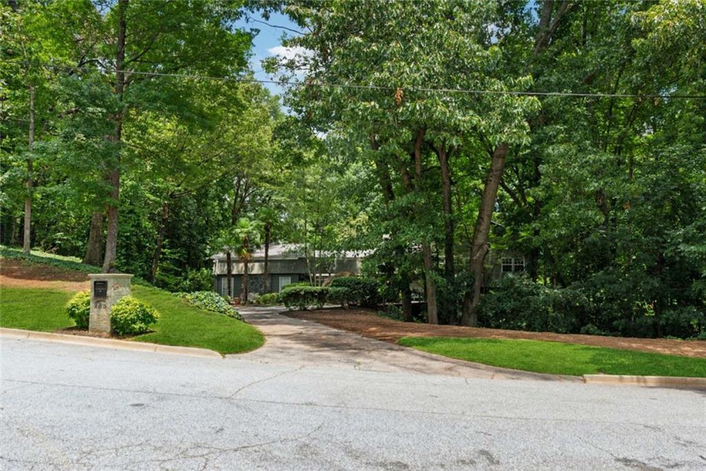 285 Glen Lake Drive, Atlanta