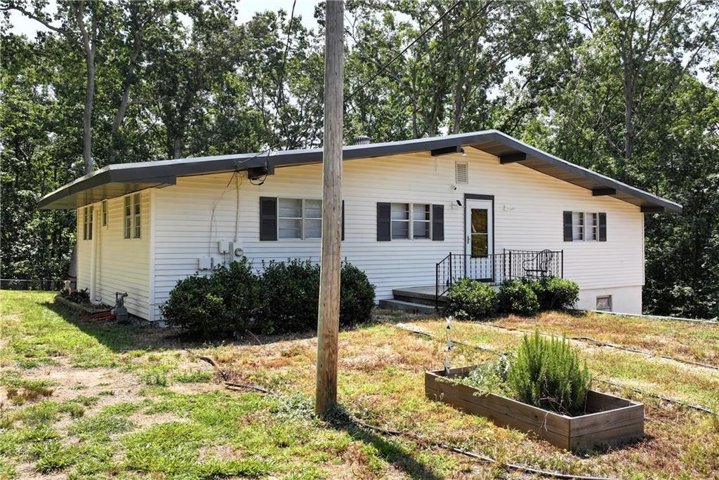 5981 Warpath Road, Flowery Branch