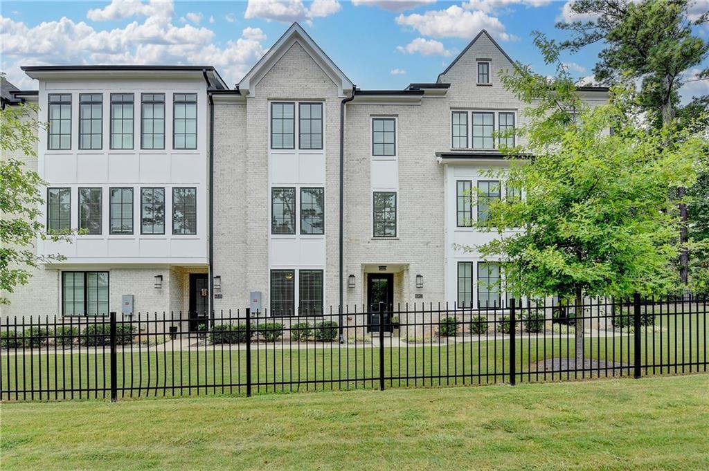 6892 Roswell Road, Atlanta