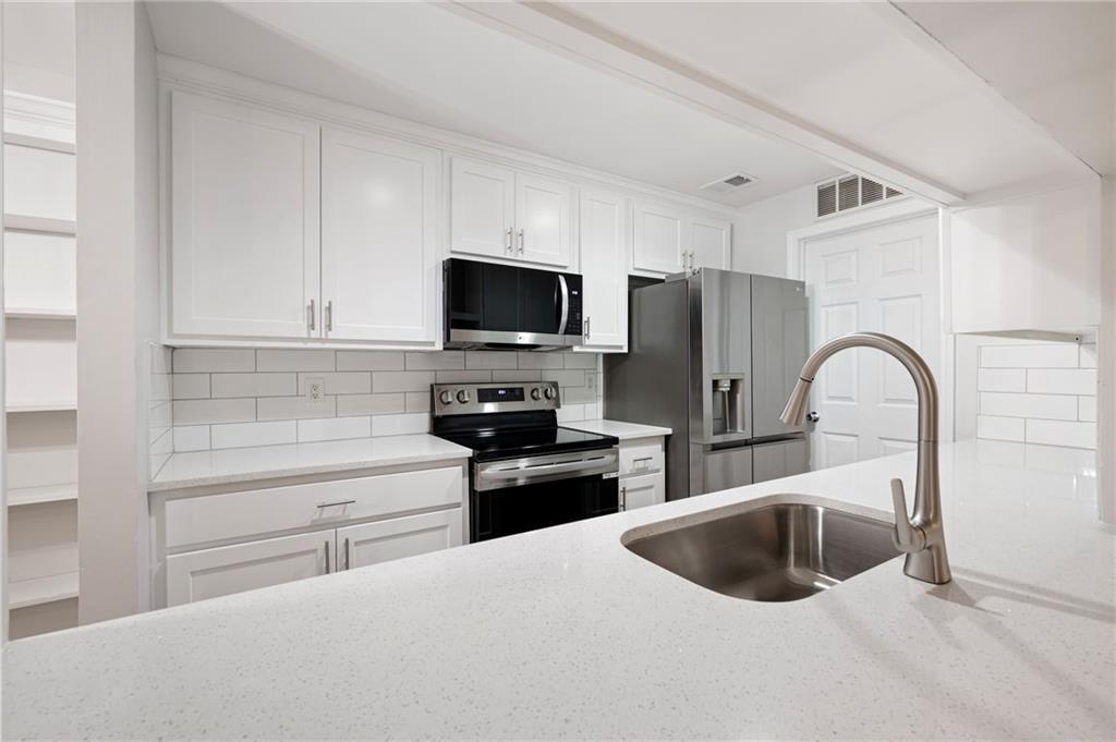 508 Warm Springs Circle, Roswell