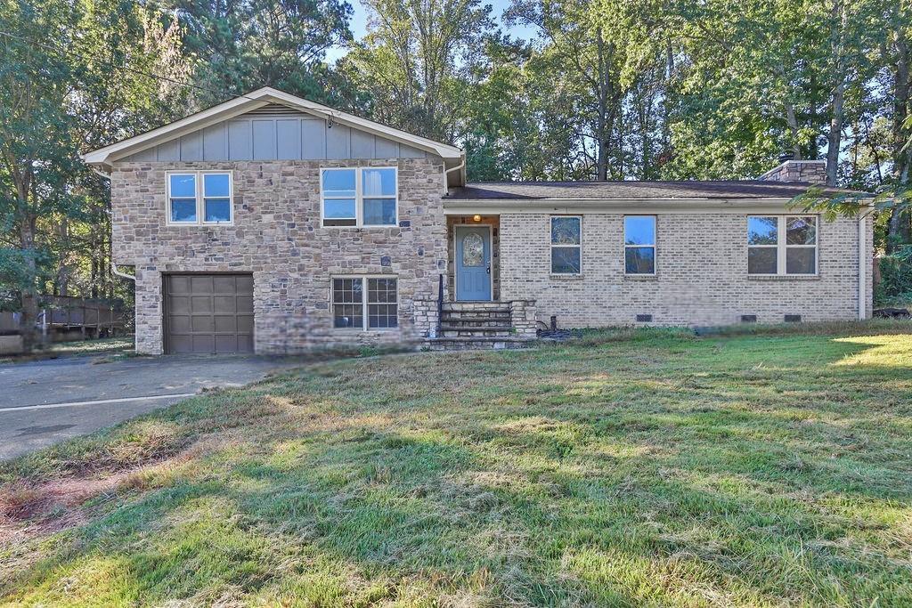 1200 Oakwoods Drive, Woodstock