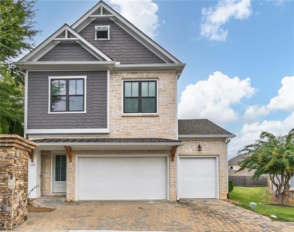 109 Village Green Avenue, Woodstock