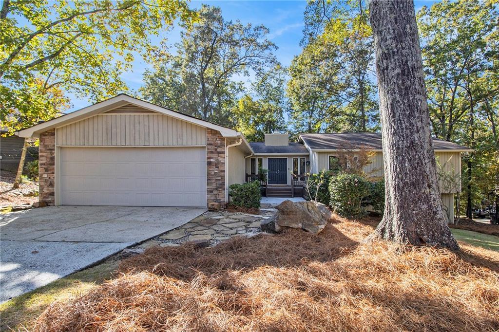 2060 Six Branches Drive, Roswell