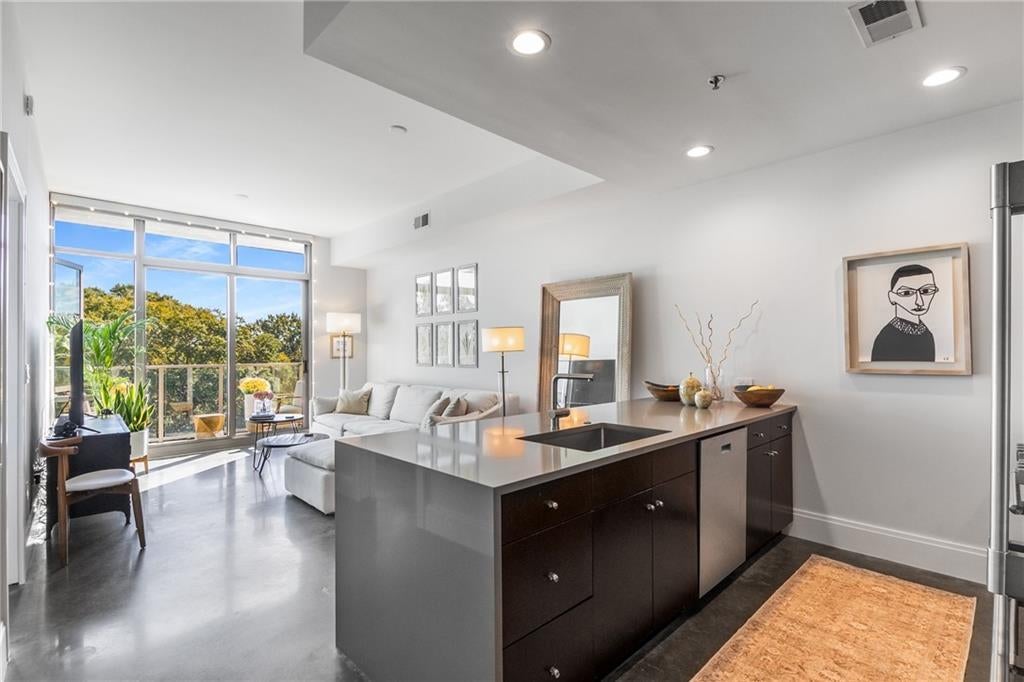 Photo of Listing #7676479