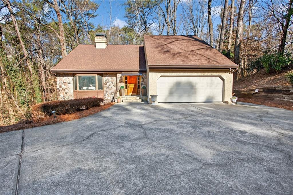 365 Crosstree Lane, Sandy Springs