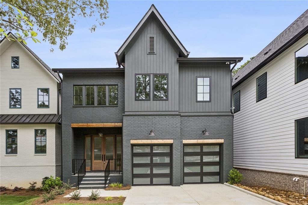 2591 Apple Valley Road, Brookhaven