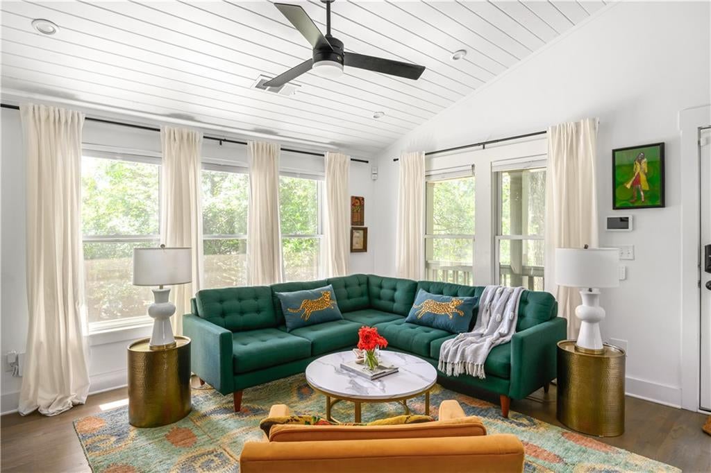 Photo of Listing #7329698