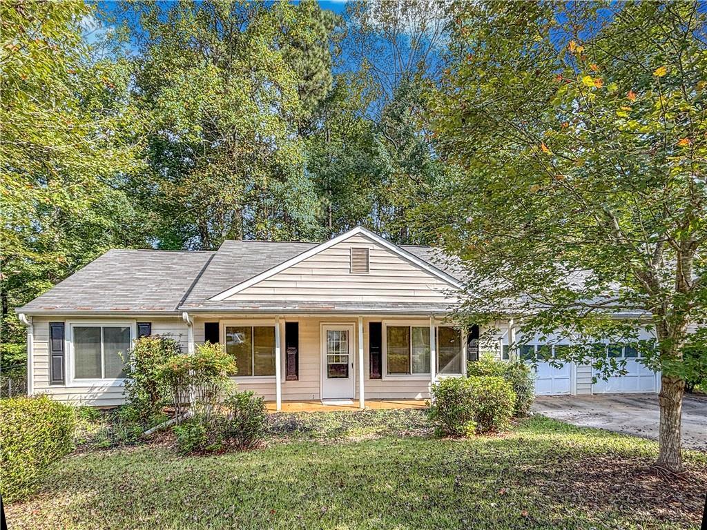 1497 Chaseway Circle, Powder Springs