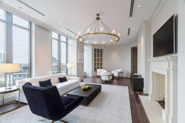 Unit 33a - 3376 Peachtree Road Ne, Atlanta