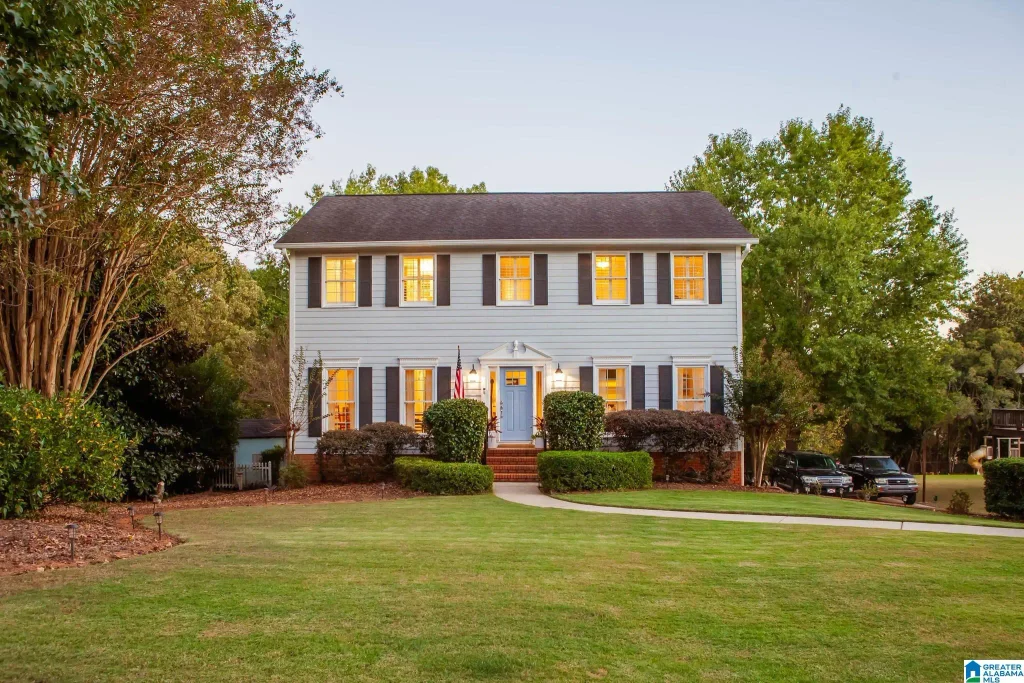 2064 Cahaba Crest Drive, HOOVER