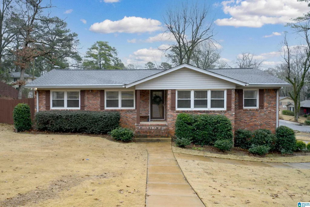2621 Southview Circle, VESTAVIA HILLS