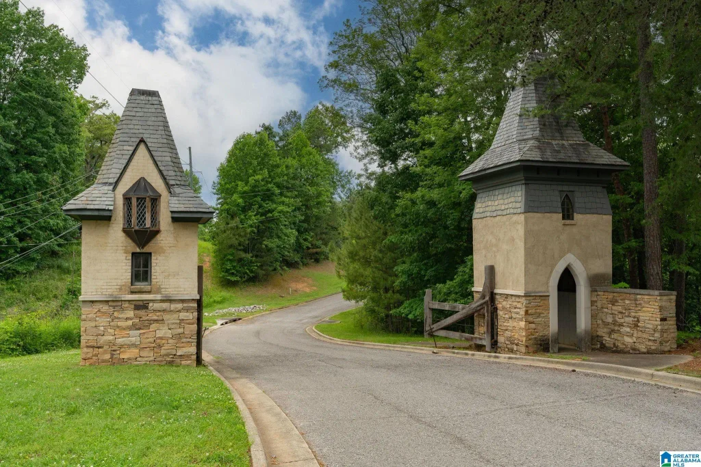 1616 Chateau Crest Lane, VESTAVIA HILLS