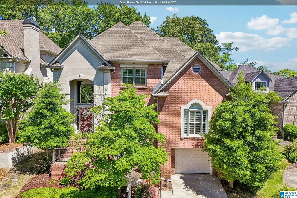 1220 Wellington Circle, VESTAVIA HILLS