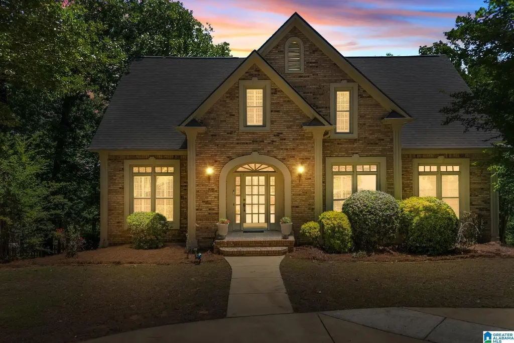 1716 Southpointe Drive, HOOVER