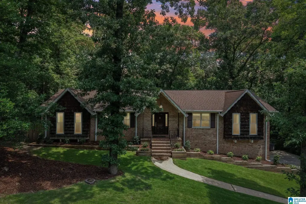 2645 Foothills Drive, HOOVER