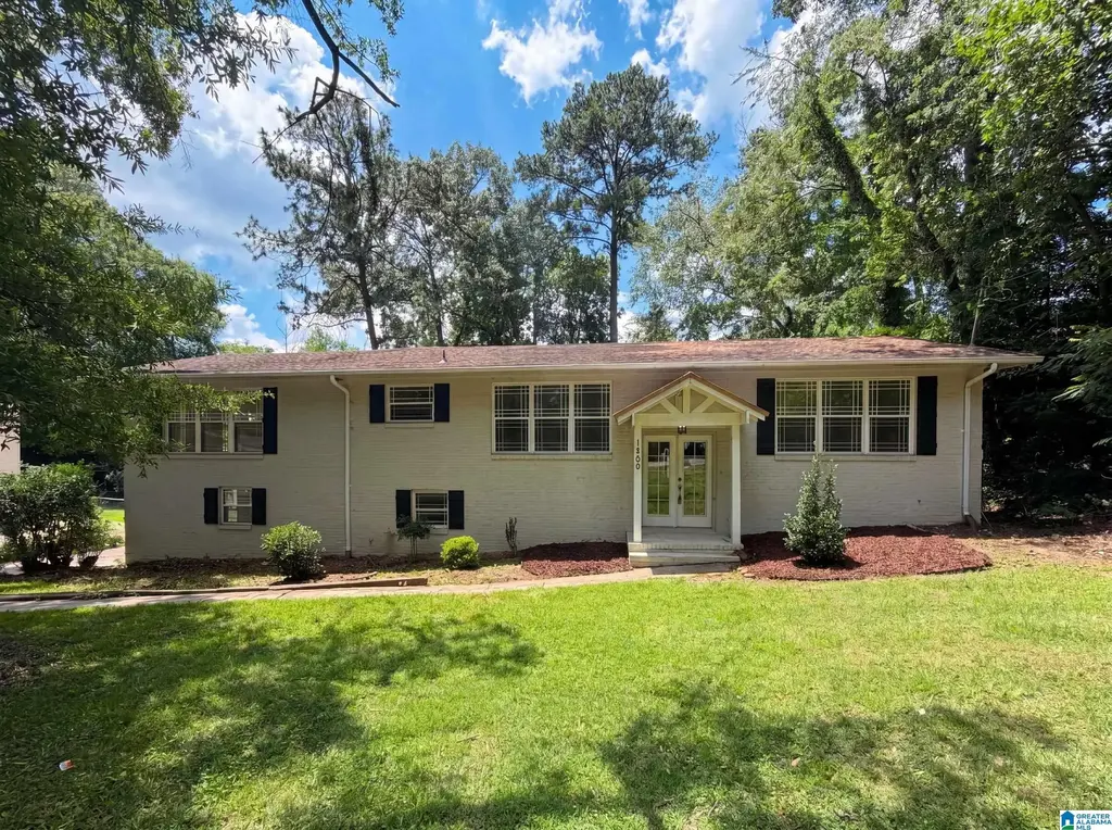 1909 Wisterwood Drive, HOOVER