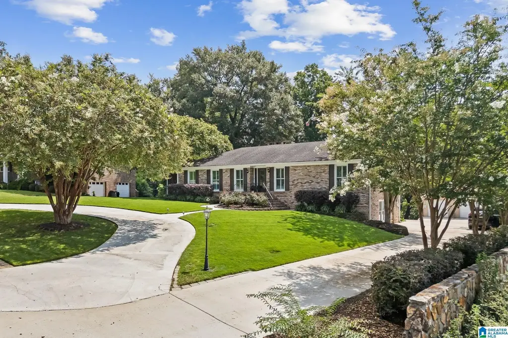 1417 Round Hill Road, VESTAVIA HILLS