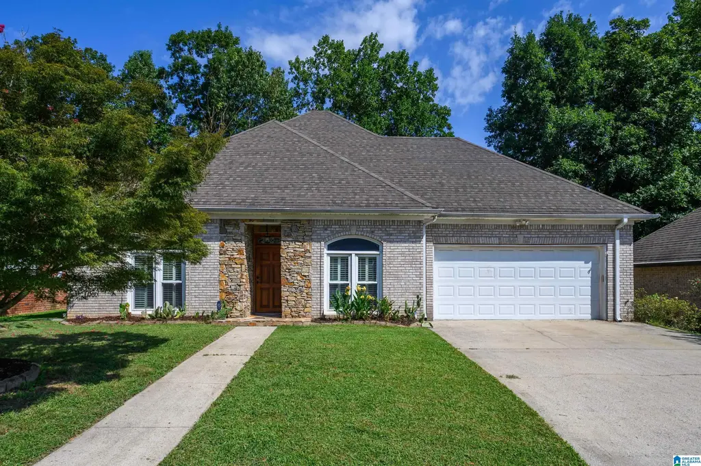 1586 Bent River Circle, VESTAVIA HILLS