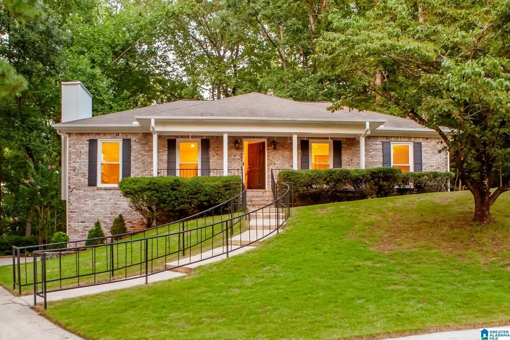 3216 Cahaba Brook Circle, VESTAVIA HILLS